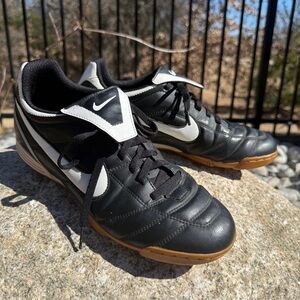 Nike Tiempo Air Zoom Indoor Soccer Shoes Black White Gum Sole Lace-Up Size 10.5